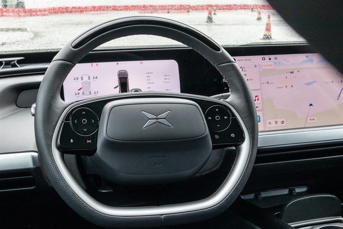 סיקור XPENG מודל P7 שנת 2024
