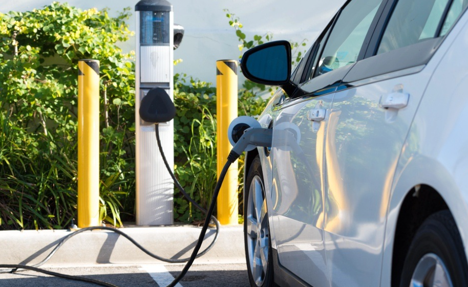 כמה רכבים חשמליים יש בישראל?